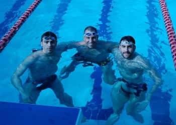 מאמן נבחרת ישראל בשחייה הגיע לעולם המים
