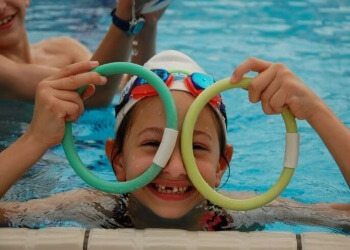 ישראל היום: קייטנה ללימוד שחייה