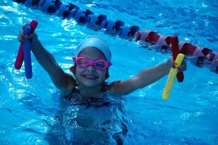 איך גורמים לילד לעשות ספורט ובפרט שחייה?