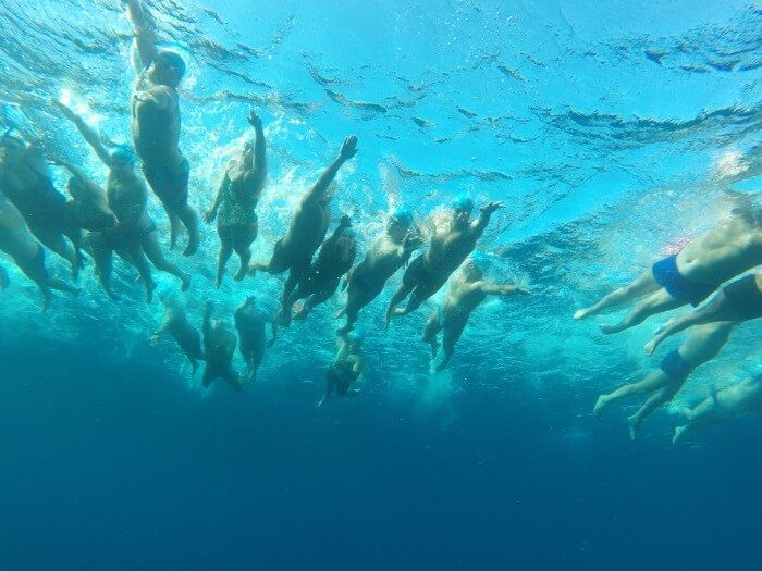 קבוצת אימוני שחייה במים פתוחים בתל אביב