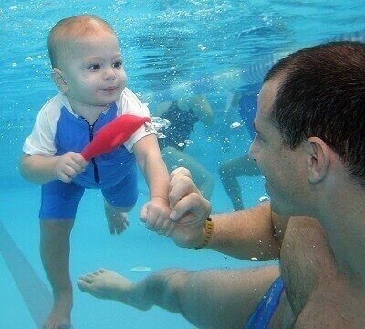 ynet: מאיזה גיל כדאי ללמד שחייה