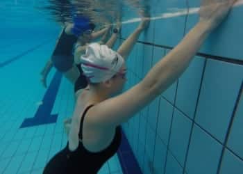 תרגילי נשימה בשחייה לשיפור תפוקת החמצן