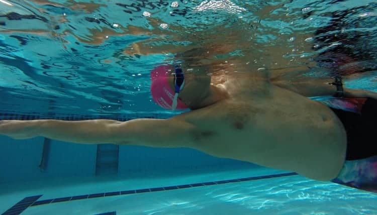 האם באמת יש לנו בעיית נשימה בשחייה?